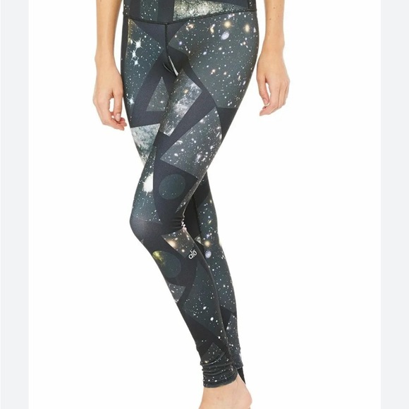 ALO Yoga Airbush Legging in color Vapor Space - Picture 3 of 8